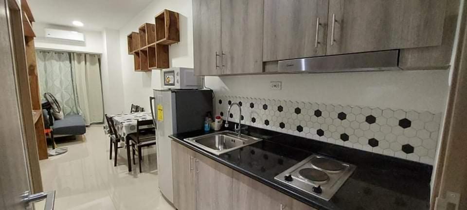 One Bedroom Condo Unit Fame Residences Manila Exterior foto